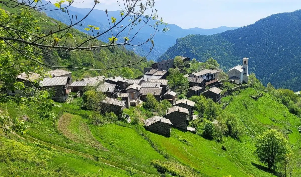 Veduta di Bourcet, Roure, Val Chisone (TO)